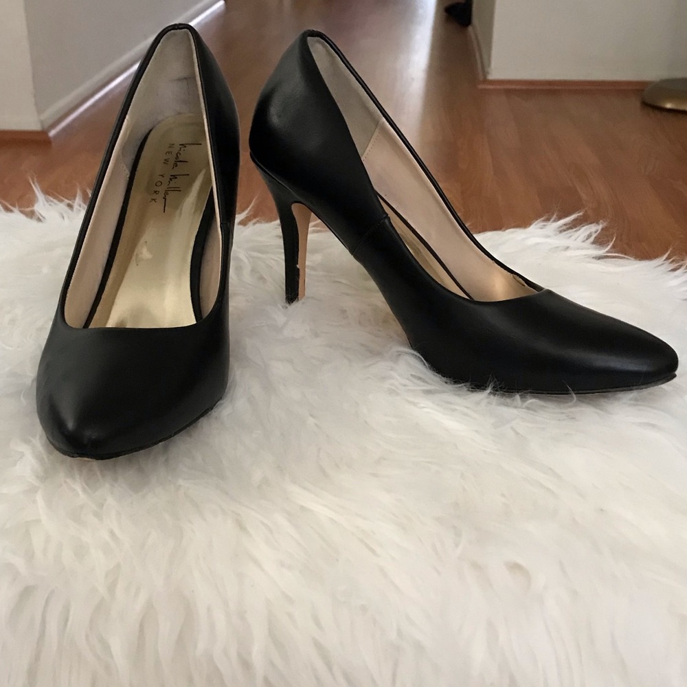 Nicole Miller Black heels NWOT